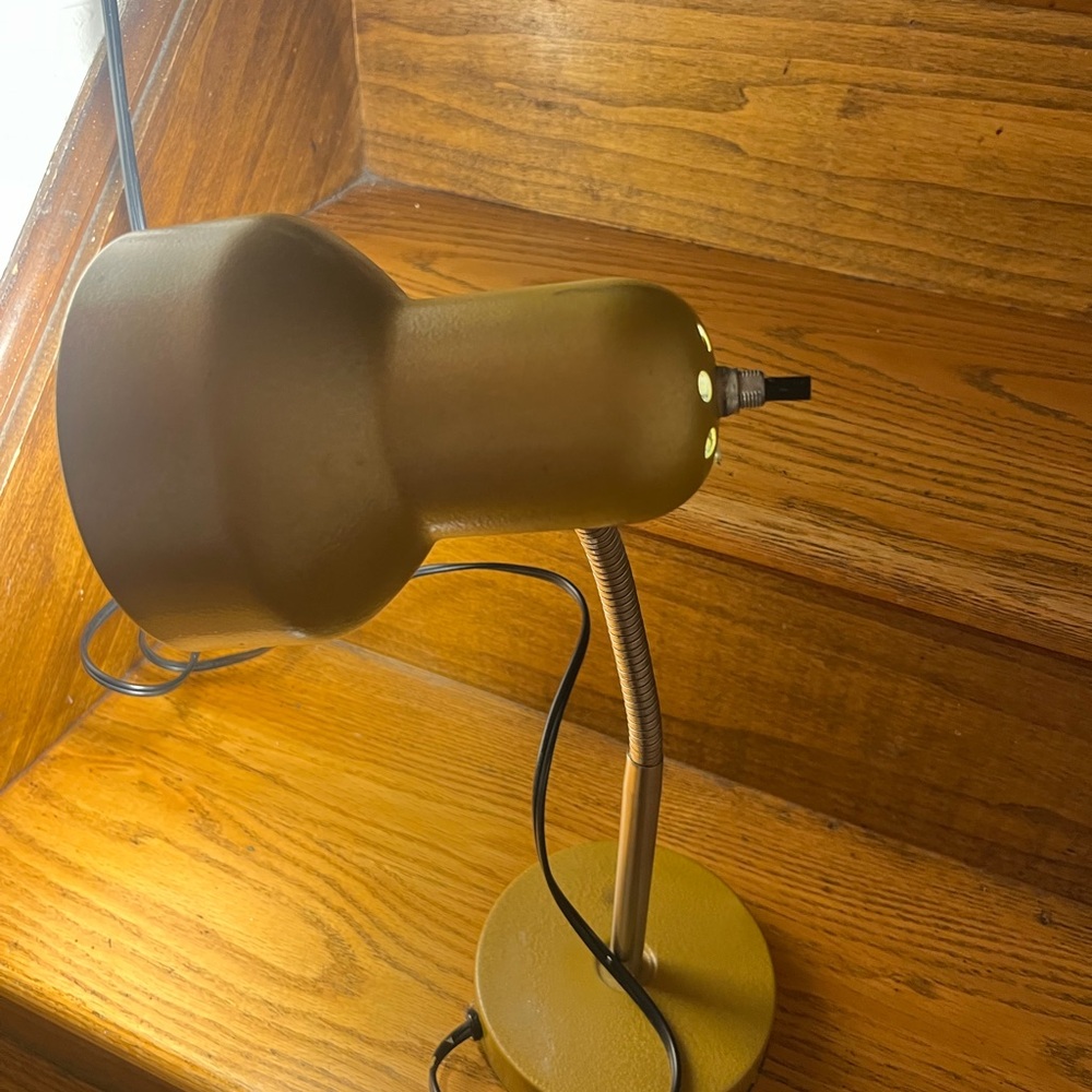 Vintage GOLD DESK LAMP $10.00 - Picture 2 of 6